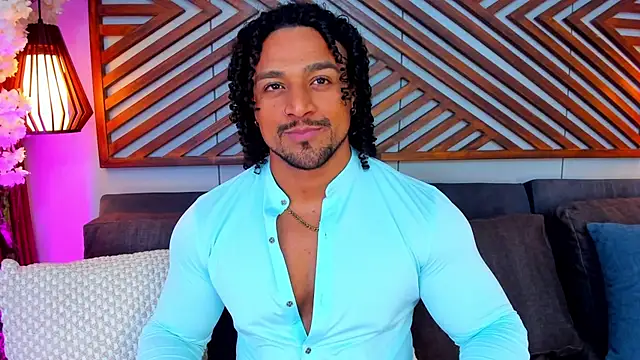 Show modela MikeEstevess na web-kameri