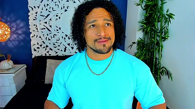 Show modela MikeEstevess na web-kameri