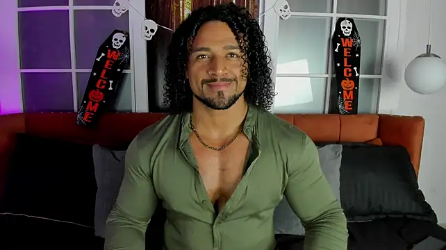 Show modela MikeEstevess na web-kameri