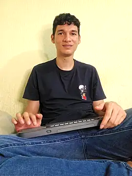 Paulhot018 Show in webcam