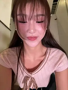 Show modela nidekikibabe-2026 na web-kameri