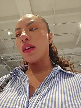 Karen_San_Miguel Show in webcam