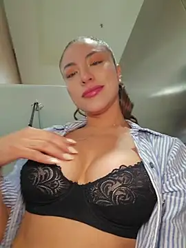 Pertunjukan Kamera Web Karen_San_Miguel
