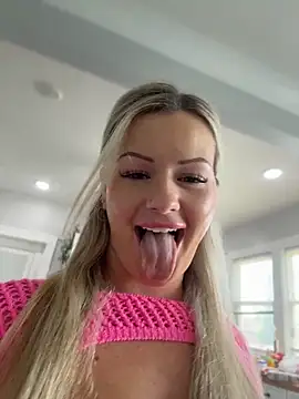 LoveShae_'s Webcam Show
