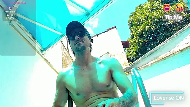 Adam_MillanFF Show in webcam