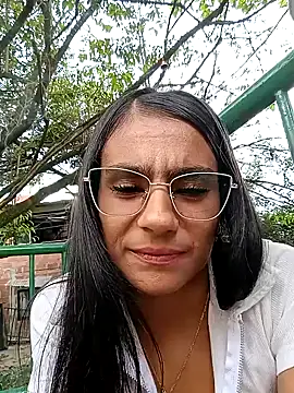 Leslly_ Pertunjukan Webcam