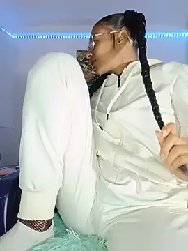 Leslly_ Show in webcam