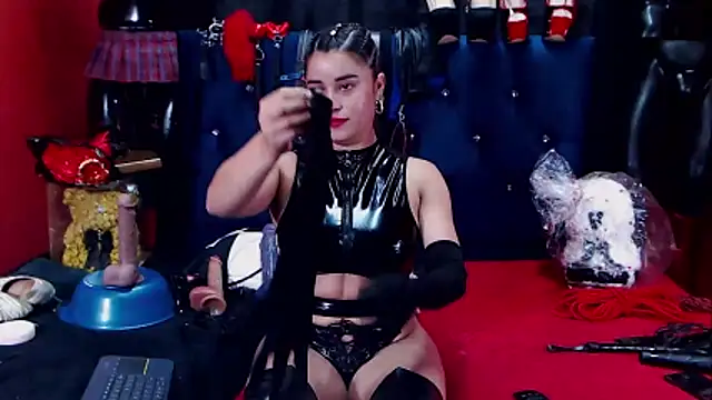 Hannamariana: διαδικτυακό σόου στην κάμερα