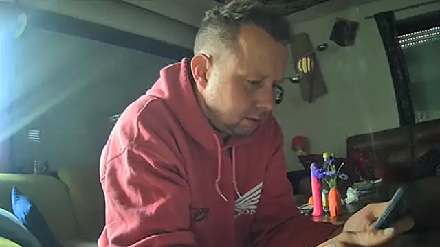 Pokazy przed kamerką – Hornybiboy66