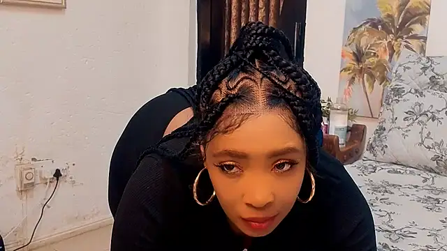 GiantBootyMilf Show in webcam