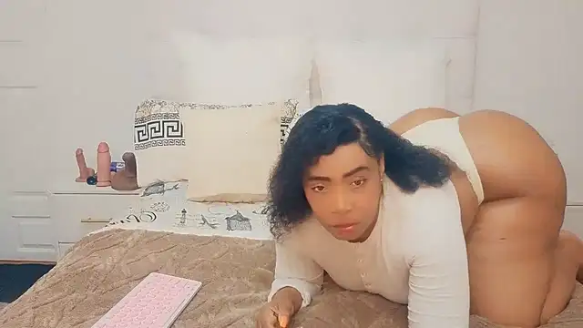 GiantBootyMilf Show in webcam