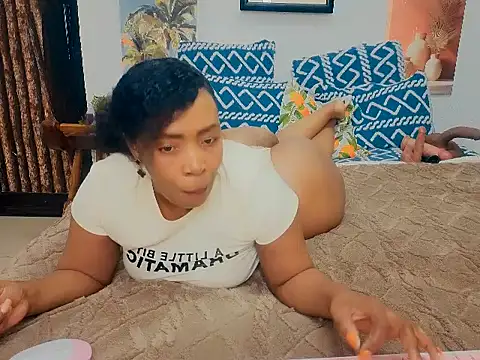 GiantBootyMilf Шоу с уебкамера