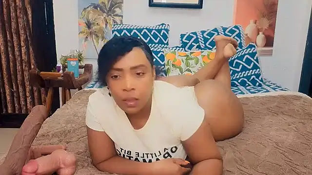 Pokazy przed kamerką – GiantBootyMilf