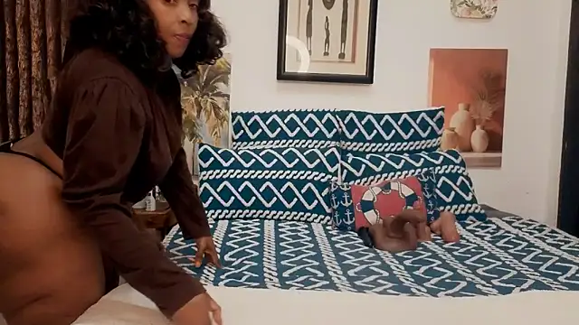 GiantBootyMilf Show Webcam