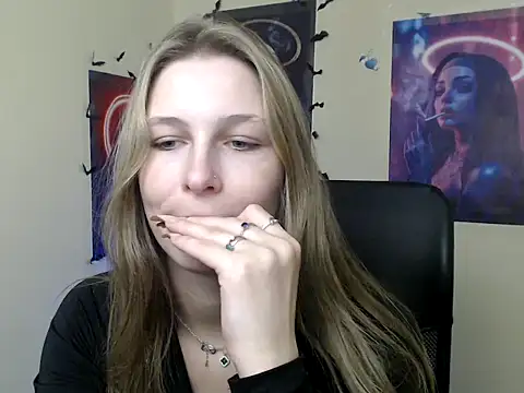 StrangerGi's Live XXX Chat