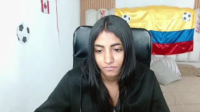 shaneelle XXX чат на живо