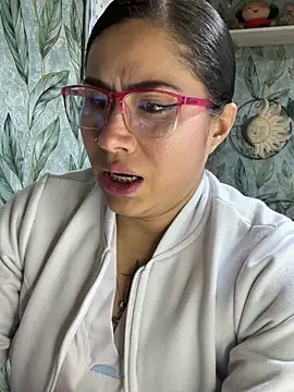 Sweet__Nurse1 élő XXX-chatje