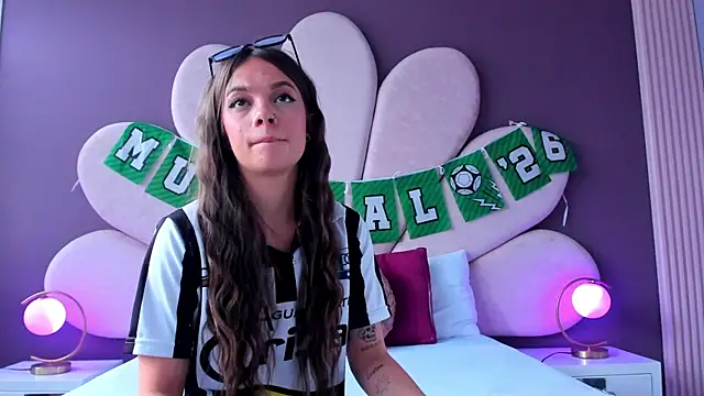 Chat XXX en directo de AmmyJones_