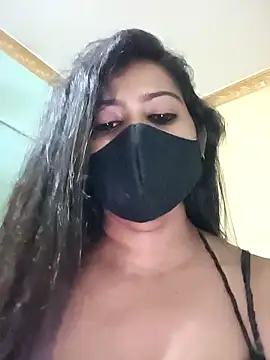 SANAYA_ROY: διαδικτυακό σόου στην κάμερα