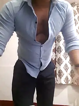 Guyinformal Show in webcam