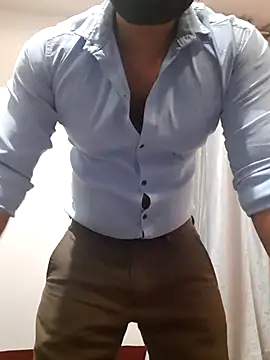 Guyinformal Show in webcam