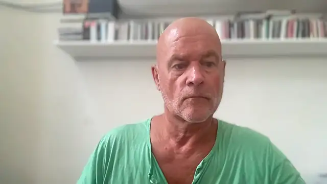 Show modela pletsje na web-kameri