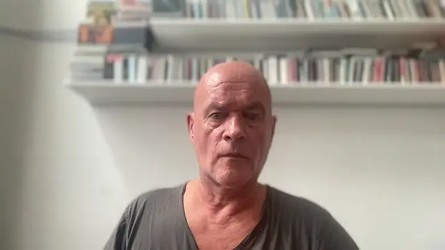 Show modela pletsje na web-kameri
