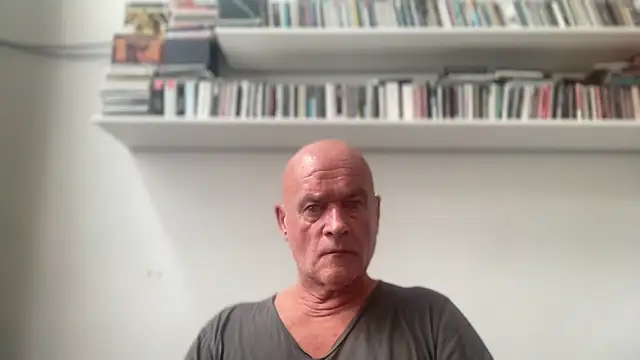 Show modela pletsje na web-kameri