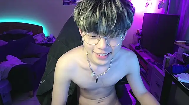 Show modela Hitoshi1210 na web-kameri