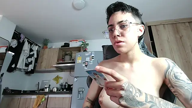 Chat XXX ao vivo de Cutie_Shy_