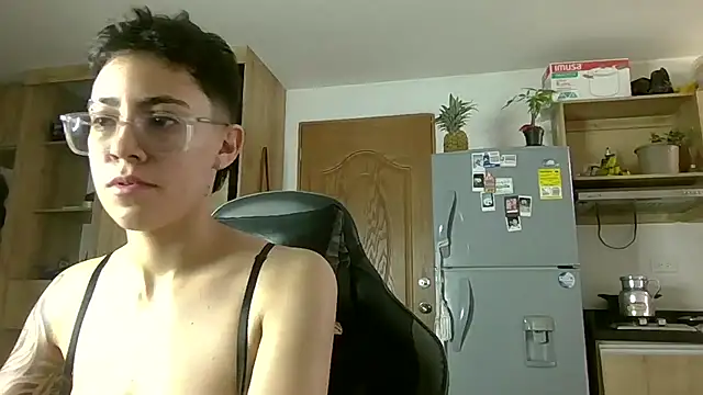 Cutie_Shy_ Chat XXX in diretta