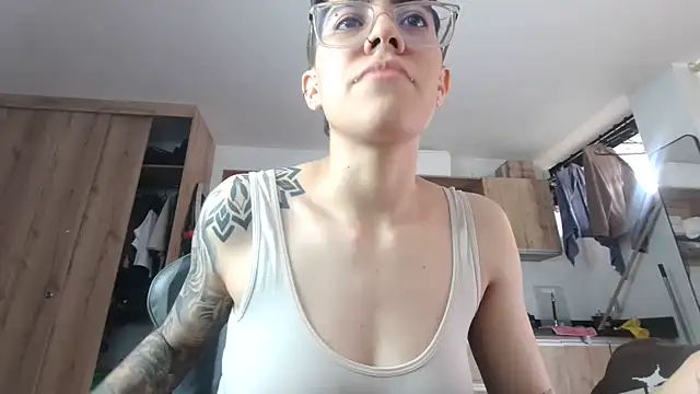 צ'אט XXX בשידור חי של Cutie_Shy_