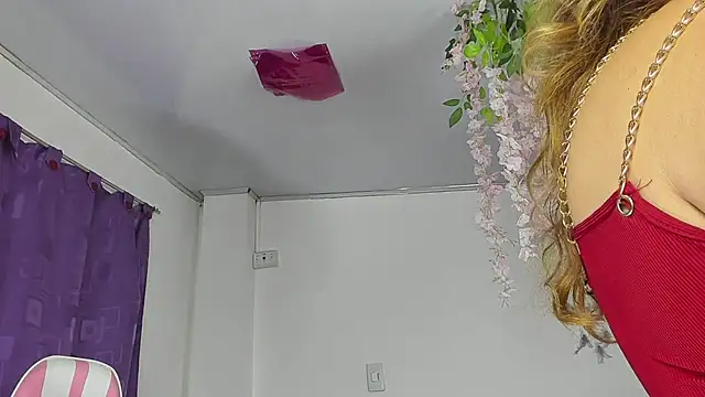 Kazsandraa's Live XXX Chat