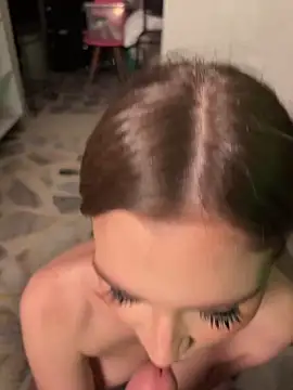 kevin_hotgirls Show in webcam