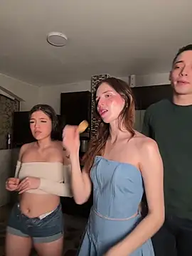 kevin_hotgirls: διαδικτυακό σόου στην κάμερα