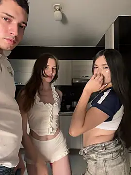 kevin_hotgirls' Webcam Show