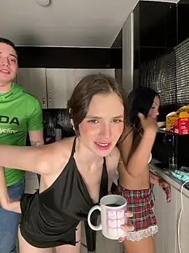 Webkamerová show kevin_hotgirls