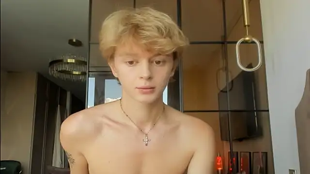 angelAndyy: διαδικτυακό σόου στην κάμερα