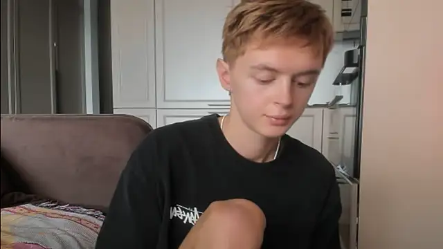 angelAndyy: διαδικτυακό σόου στην κάμερα