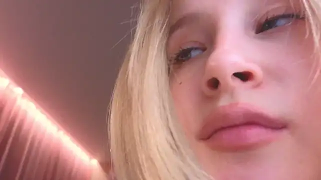Chat +18 de Marietta_Castro ao vivo