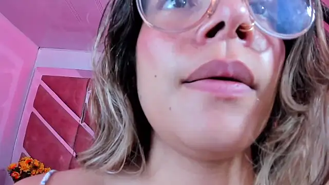 צ'אט XXX בשידור חי של Olivia_Fox69