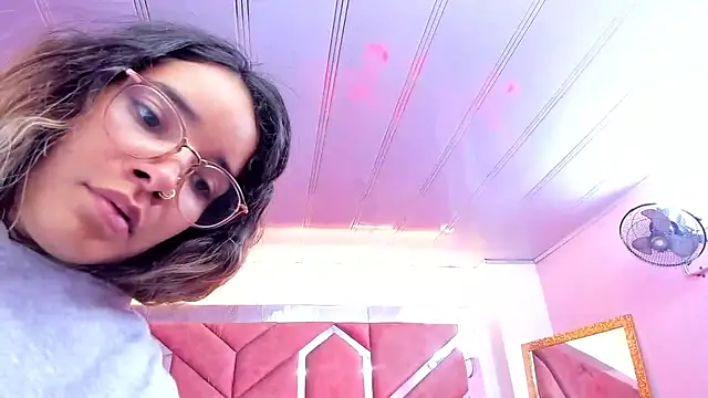 Chat +18 de Olivia_Fox69 ao vivo