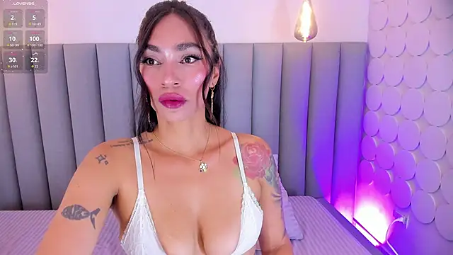 Leamonroe__ Show in webcam