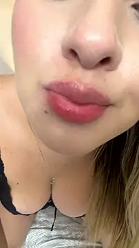 EmiilyAdams_: απευθείας συνομιλία ΧΧΧ