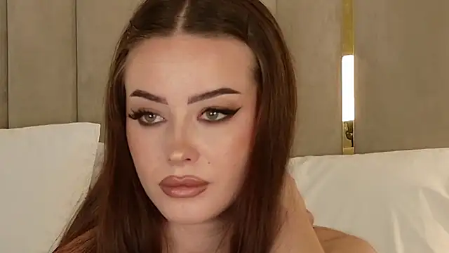 AnneSand Adlı Modelin Canlı XXX Sohbeti