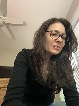 BeautifulMesss: διαδικτυακό σόου στην κάμερα