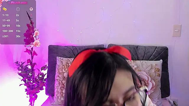 NayeCloud's Live XXX Chat