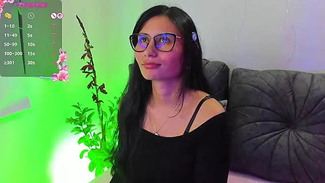 NayeCloud élő XXX-chatje