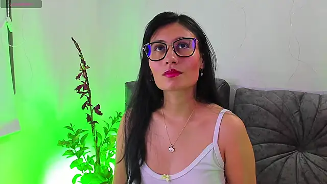 NayeCloudn Live XXX chat