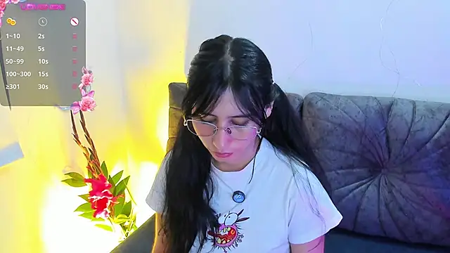 Chat +18 de NayeCloud ao vivo
